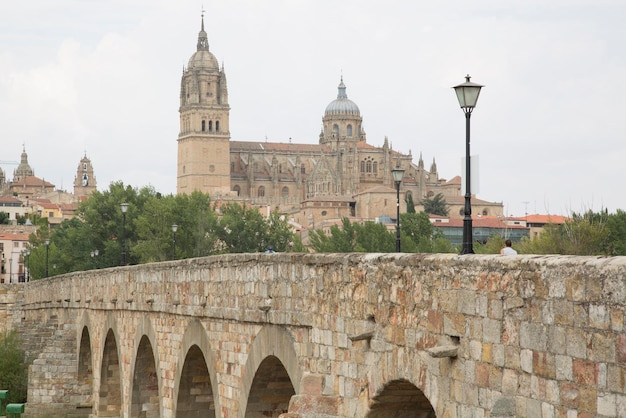 Igreja e ponte da Catedral de Salamanca