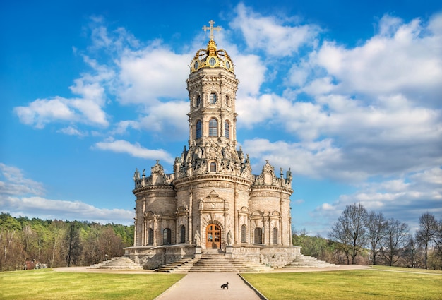 Igreja em dubrovitsy e a cúpula em forma de coroa