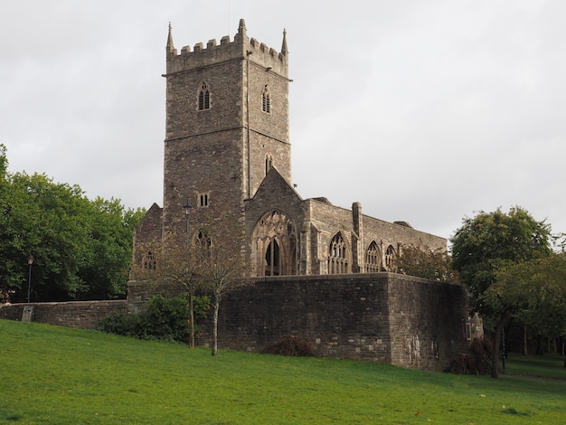 Foto igreja em ruínas de são pedro em bristol