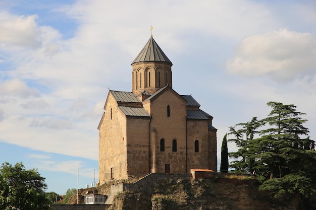 Igreja metekhi igreja da assunção da bem-aventurada virgem maria em tbilisi