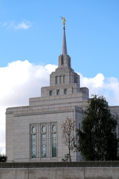 Igreja mórmon do santuário de deus em kiev, vista da lateral do anel viário, 27 de setembro de 2021