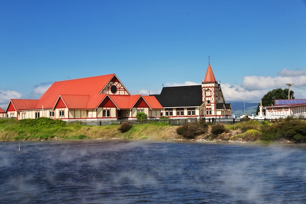 Igreja no lago de Rotorua, Nova Zelândia
