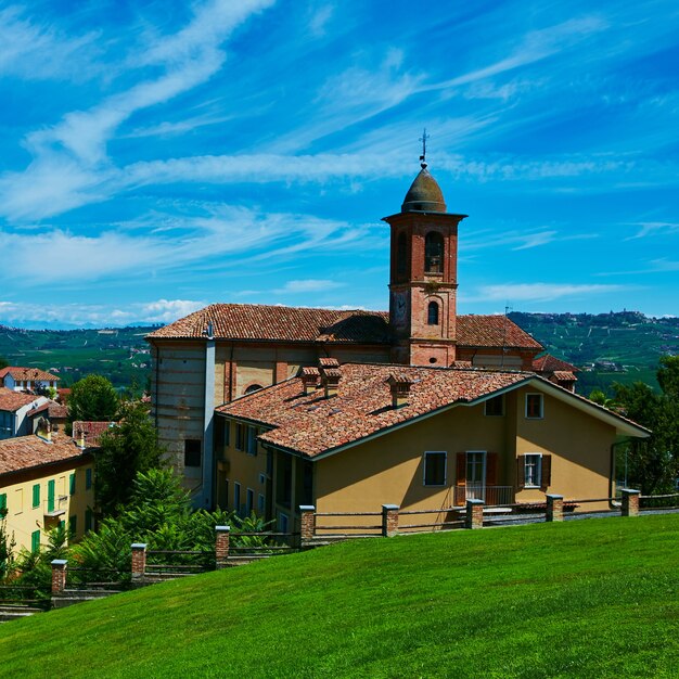 Igreja no município de Grinzane Cavour, Piemonte, Itália.