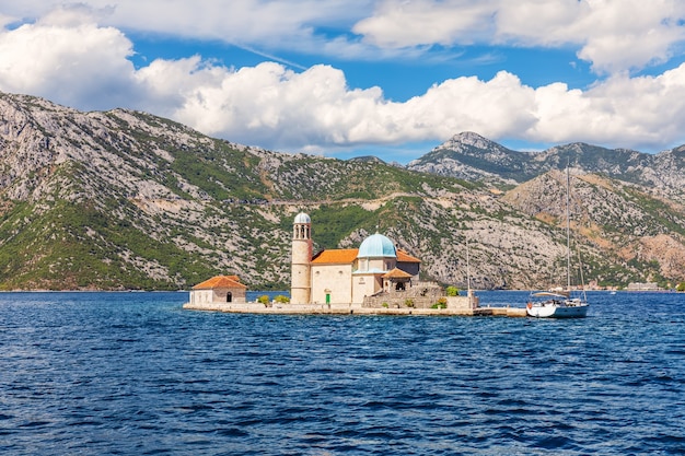 Igreja Nossa Senhora da Rocha, Kotor, Montenegro.