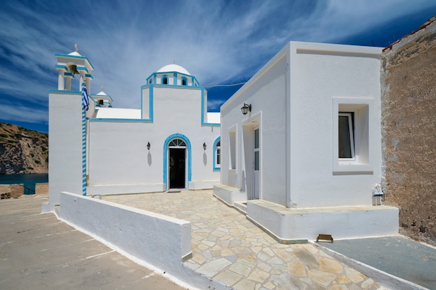 Igreja ortodoxa na vila de Firapotamos em Milos Grécia