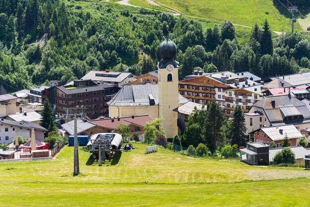 Igreja Paroquial de São Nicolau e Bartolomeu em Saalbach Áustria