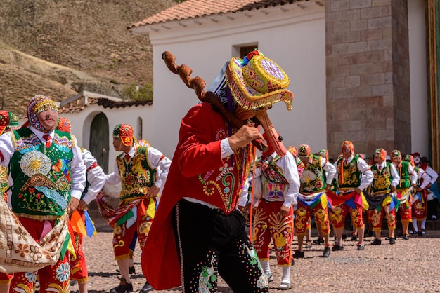 igreja peruana de dança folclórica de san pedro apóstolo de andahuaylillas perto de cusco peru