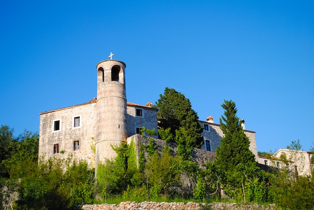 Igreja pitoresca em Montenegro