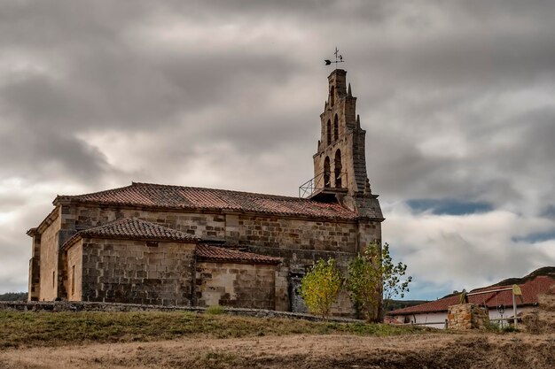 Igreja românica da assunção em villamonico