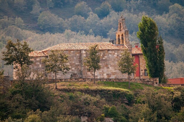 Igreja românica de san andrés em rocamundo.