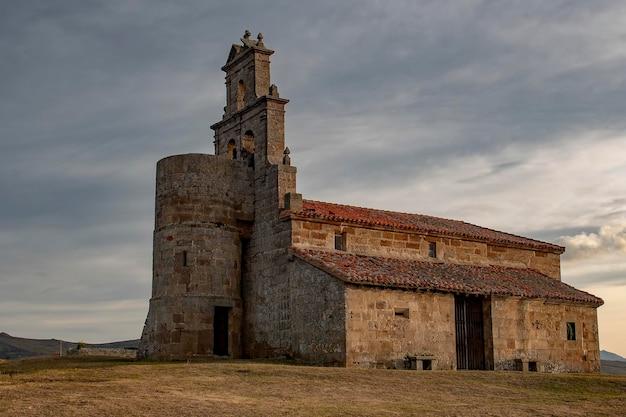 Igreja românica de San Miguel em La Riva