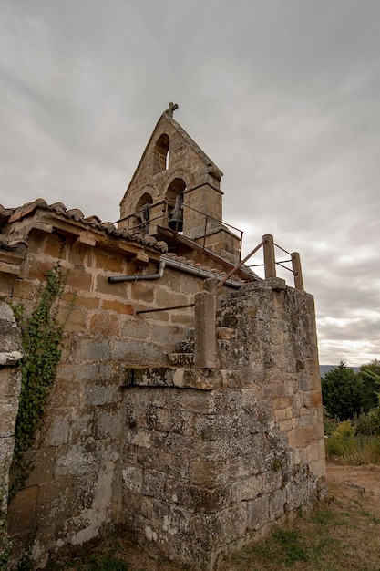 Igreja românica de san pedro em ruijas de valderredible
