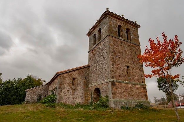 Igreja românica de santa maria la mayor de villacantid cantabria