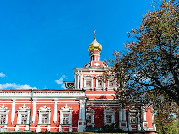 Igreja Uspenskaya no Convento Novodevichy em Moscou na Rússia