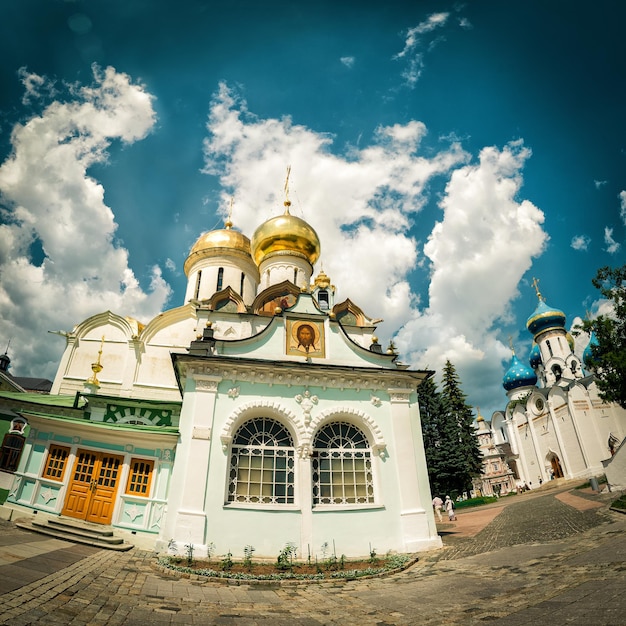 Igrejas no mosteiro da trindade sergius lavra em sergiyev posad rússia