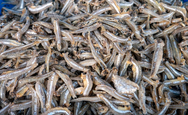 Ikan asin peixe salgado no mercado tradicional em Yogyakarta Indonésia