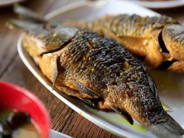 Ikan Mas Goreng o Pescado Frito Crujiente. Este menú suele encontrarlo en el restaurante Sundanesse