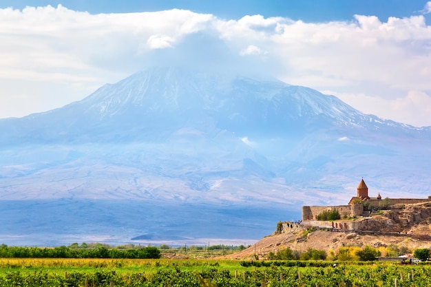 Ikonisches Bild von Armenien Altes christliches Kloster Khor Virap gegen den Berg Ararat in Armenien