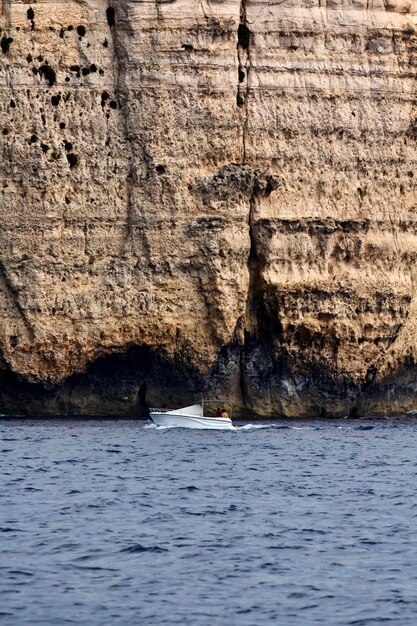 Ilha de Malta, vista da costa rochosa do sul da ilha