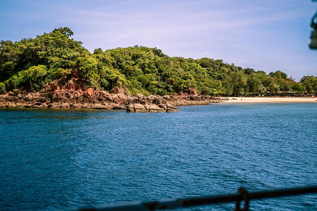 Ilha de Sak Koh Sak Mar bonito em Chonburi Tailândia