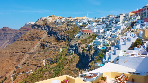 Ilha de santorini na grécia. vista panorâmica panorâmica da cidade de fira