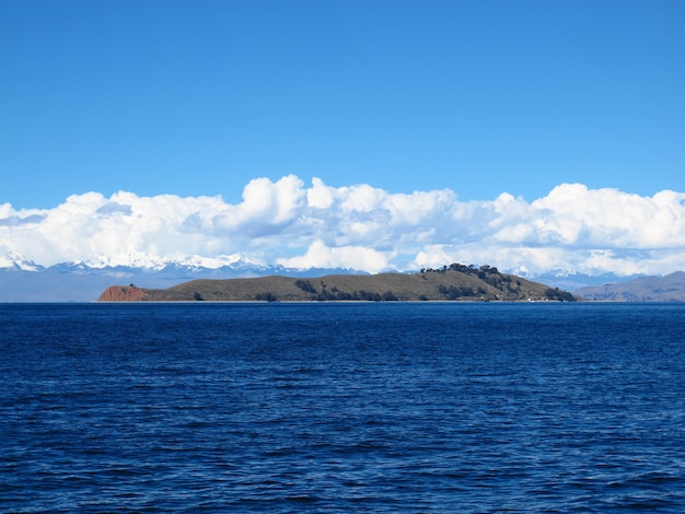 Ilha do Sol no Lago Titicaca nos Andes, Bolívia