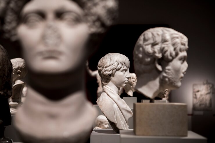Ilha dos Museus, Berlim, Alemanha, sala de exposições, esculturas de pedra em exibição