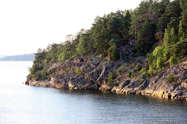 Ilha solitária no arquipélago da Suécia