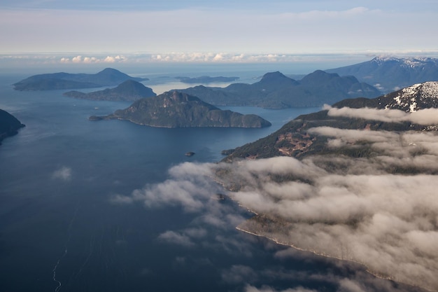 Ilhas em Howe Sound tomadas ao norte de Vancouver