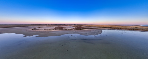 Ilhas incomuns no Lago Sivash, vista superior, câmera drone