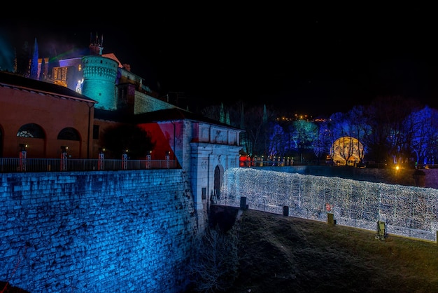 Iluminação do castelo de Brescia para a capital da cultura