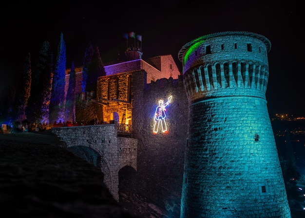 Iluminación del castillo de Brescia para la capital de la cultura