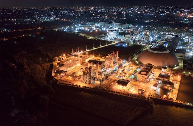 Iluminación de la subestación de la planta de energía eléctrica Industria de embalaje de papel y corrugado orientada a la exportación por la noche