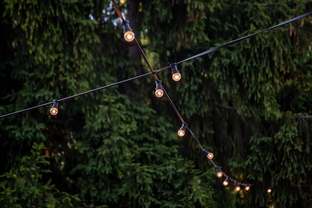 Iluminación de la tarde de la zona del salón de las luces del patio