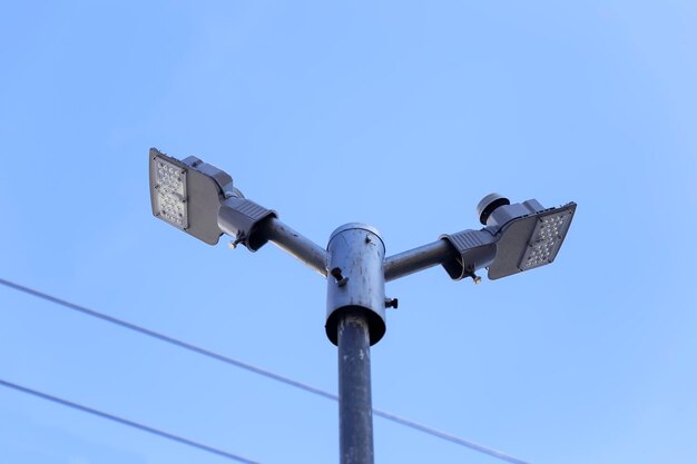 Foto iluminador metálico con lámparas de tecnología led.