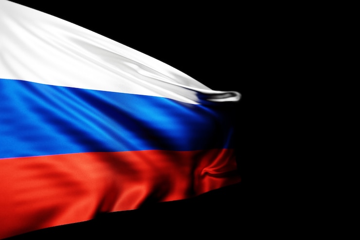 Foto ilustração 3d da bandeira nacional da rússia em um mastro de metal tremulando contra o fundo preto isolado. símbolo do país.