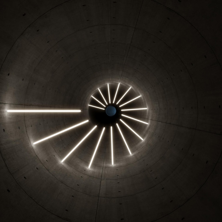Foto ilustração 3d de um túnel e abstração de formas geométricas luminosas