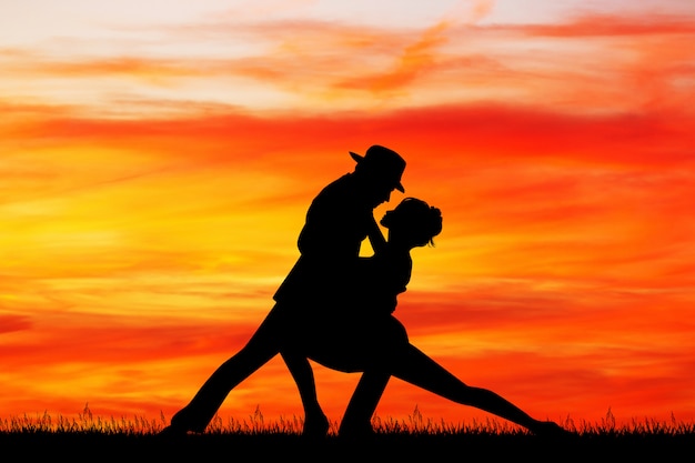 ilustração de casal dançando tango ao pôr do sol