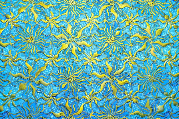 Ilustração na forma de um ornamento floral dourado sobre um fundo azul