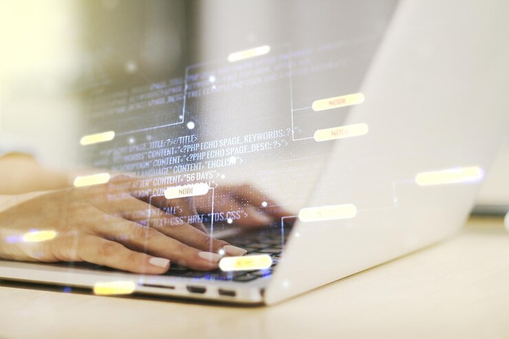Foto ilustración de codificación creativa abstracta con manos escribiendo en la computadora portátil en el concepto de desarrollo de software de fondo multiexposición