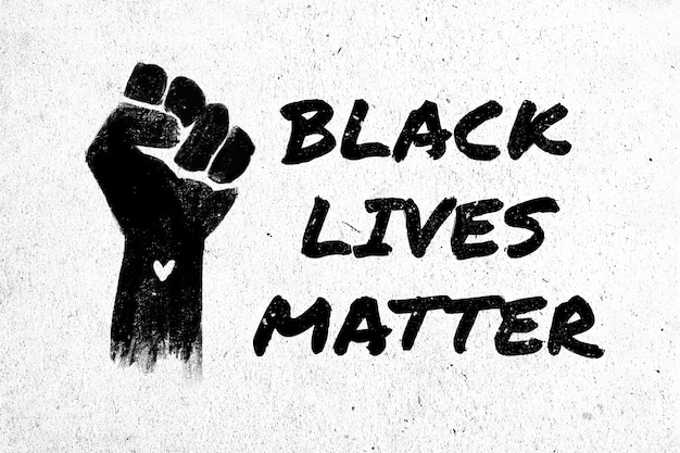 Ilustración de stock de un puño negro levantado y la frase Black Lives Matter sobre un fondo blanco con textura