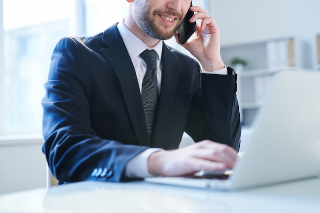 Im Büro arbeiten