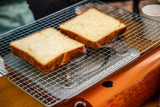 Im Lager gebackenes Brot