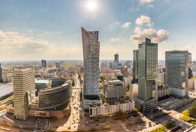 Im Stadtzentrum gelegene Luftaufnahme Warschaus der modernen Gebäude