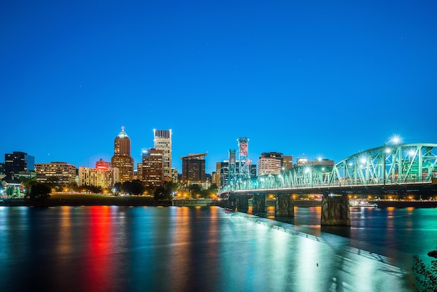 Im Stadtzentrum gelegene Portland-Oregon-Skyline nachts