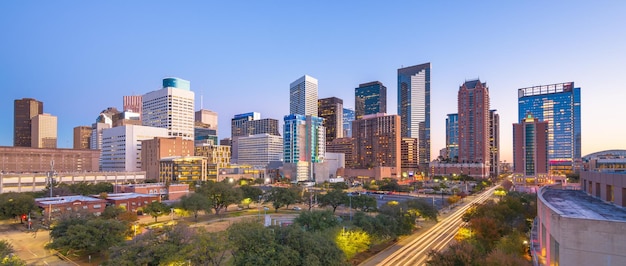 Im Stadtzentrum gelegener Park und Skyline Houstons Texas USA