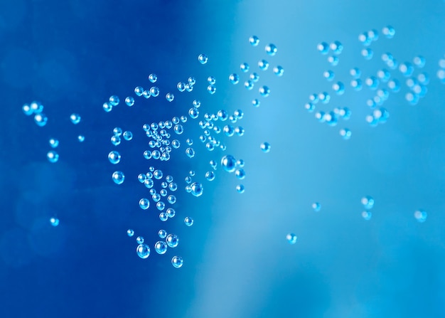 Imagem abstrata de bolhas no azul.