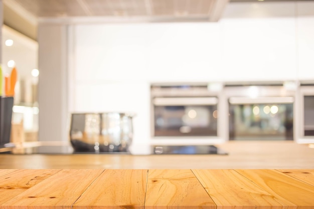 Imagem borrada do interior da cozinha moderna para o fundo