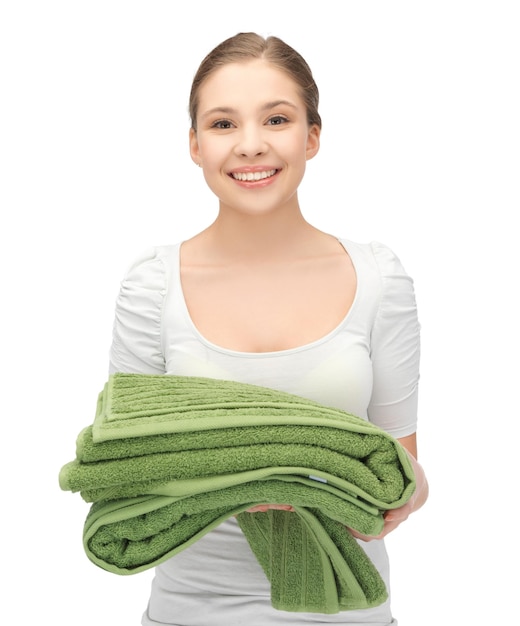 imagem brilhante de linda garota com toalhas.