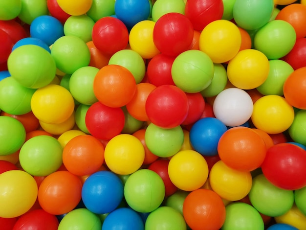Imagem completa de bolas multicoloridas